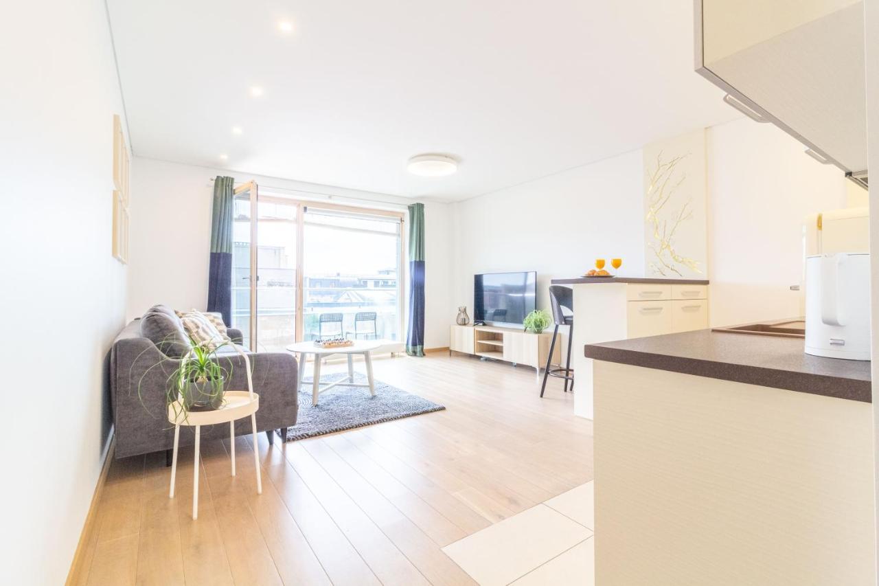 Cohost I Sunny Center Apt, Covered Parking, Balcony & Self Check-In Kaunas Ngoại thất bức ảnh