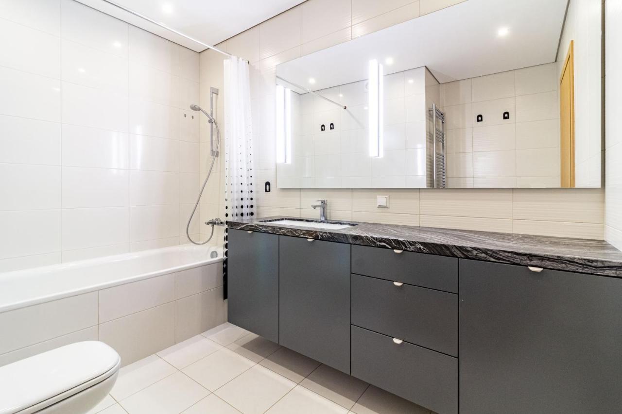 Cohost I Sunny Center Apt, Covered Parking, Balcony & Self Check-In Kaunas Ngoại thất bức ảnh